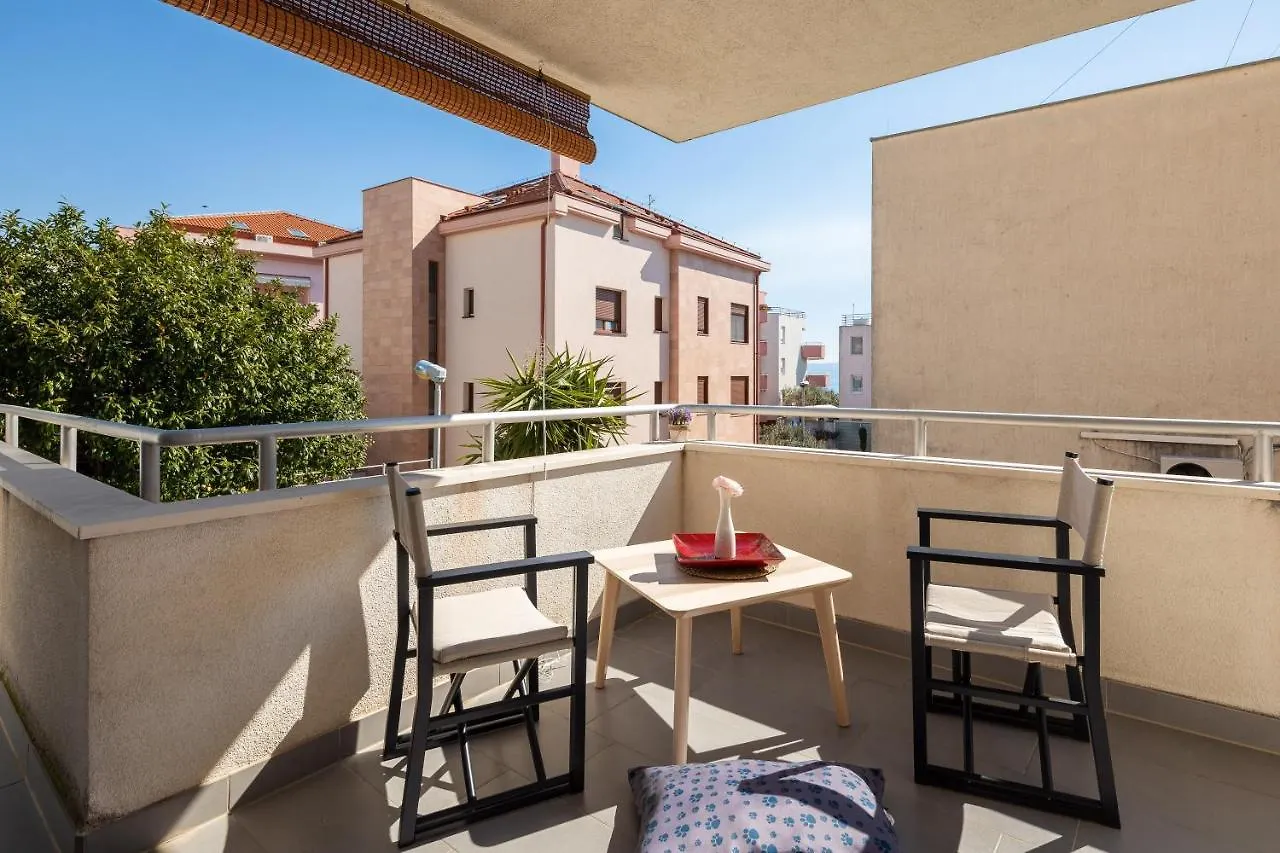 Apartment Zenta With Terrace And Sea View, 4 Min Walk To The Beach Split