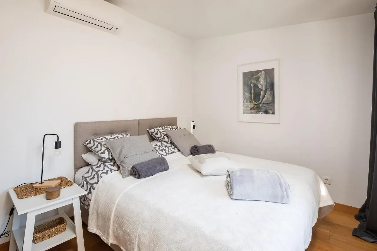 Apartment Zenta With Terrace And Sea View, 4 Min Walk To The Beach Split Hırvatistan
