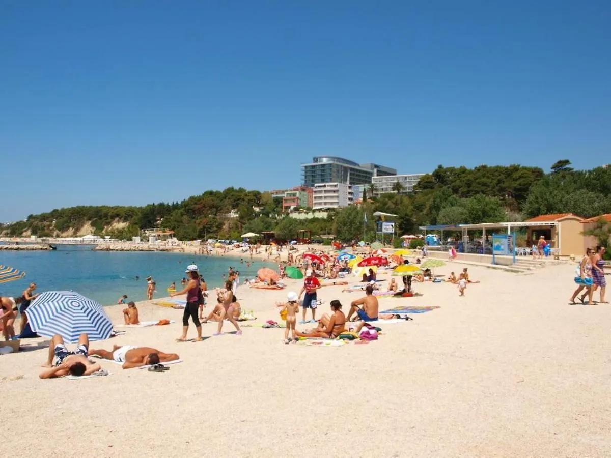 Apartment Zenta With Terrace And Sea View, 4 Min Walk To The Beach Split