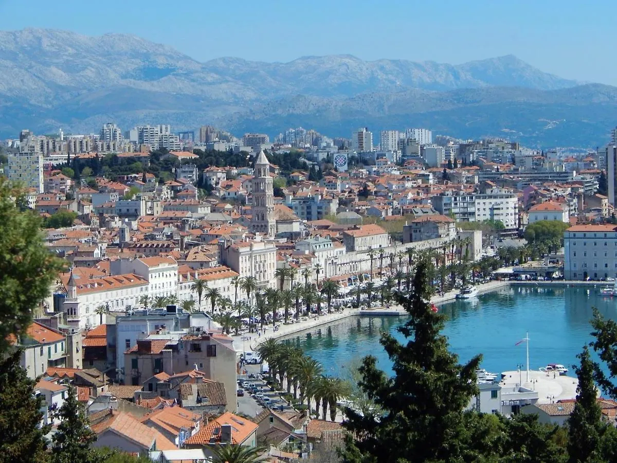 Apartment Zenta With Terrace And Sea View, 4 Min Walk To The Beach Split Hırvatistan