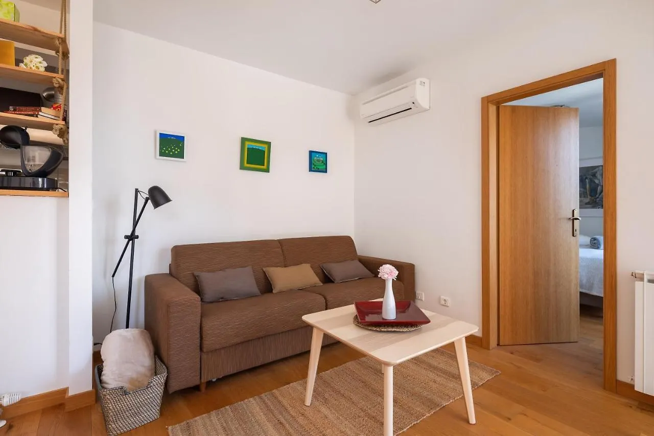 Apartment Zenta With Terrace And Sea View, 4 Min Walk To The Beach Split 0*,