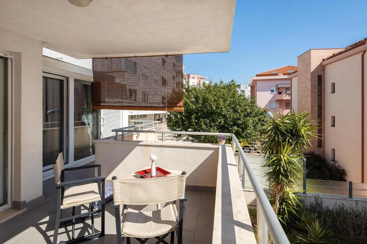 Apartment Zenta With Terrace And Sea View, 4 Min Walk To The Beach Split