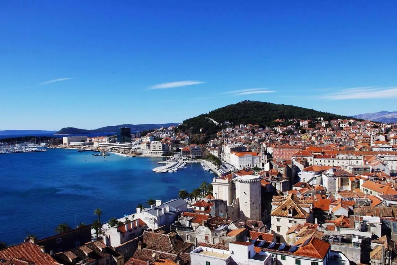 Apartment Zenta With Terrace And Sea View, 4 Min Walk To The Beach Split