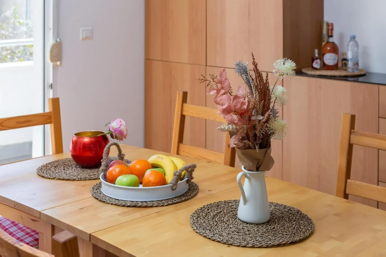 Apartment Zenta With Terrace And Sea View, 4 Min Walk To The Beach Split
