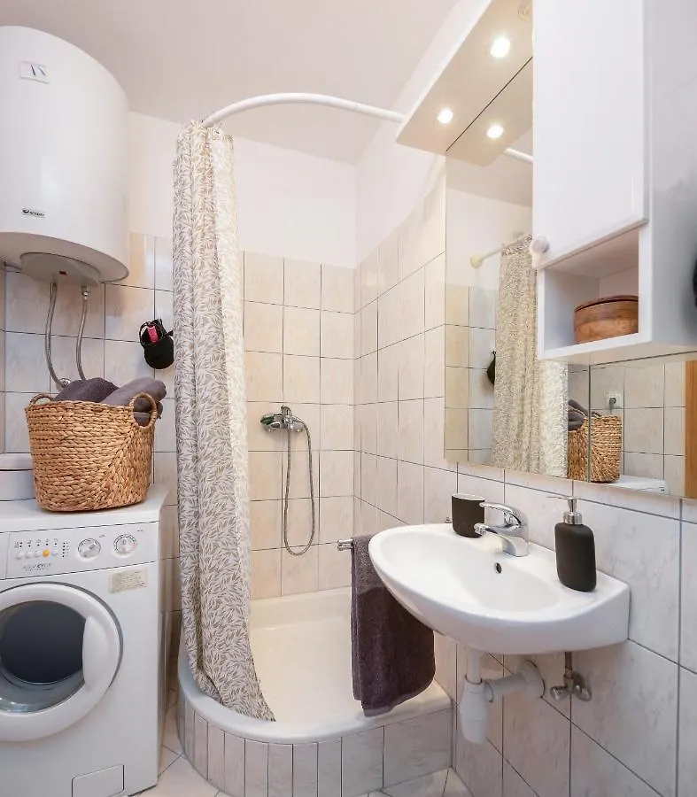 Apartment Zenta With Terrace And Sea View, 4 Min Walk To The Beach Split