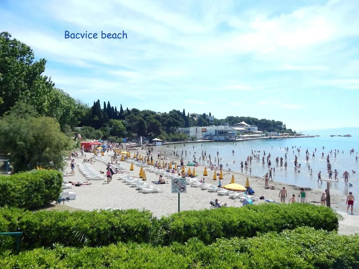 Apartment Zenta With Terrace And Sea View, 4 Min Walk To The Beach Split