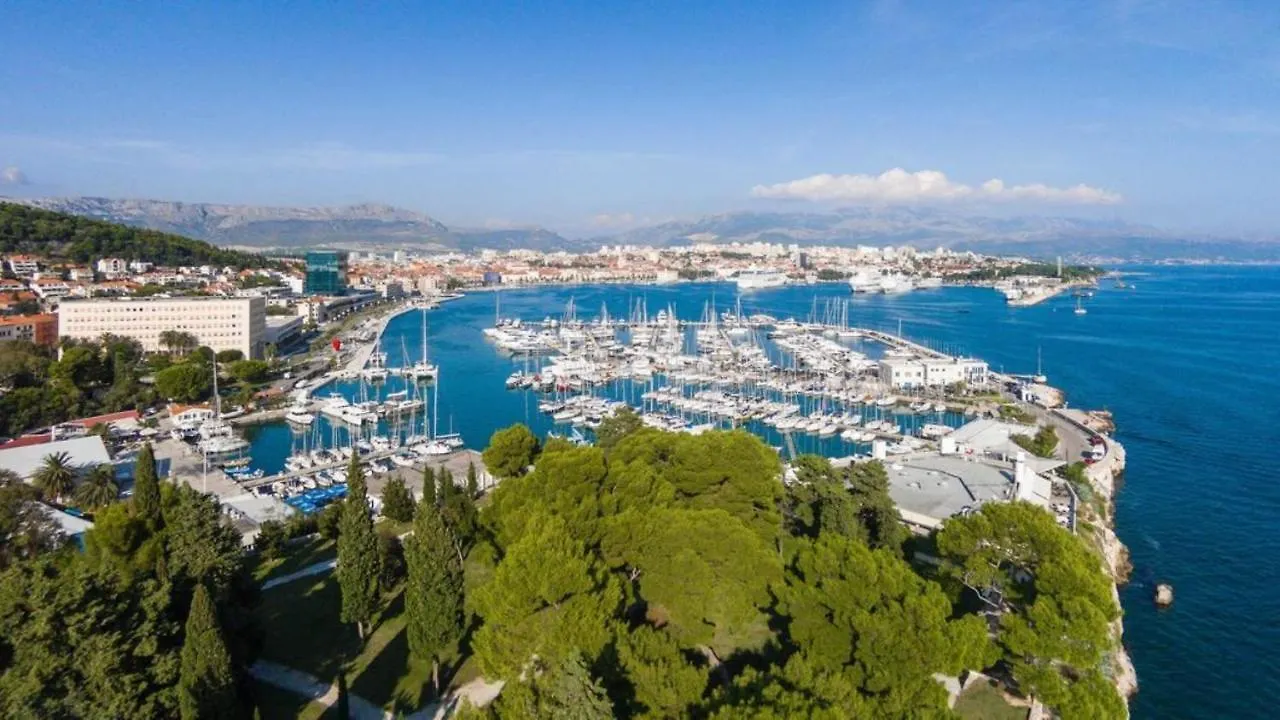 Apartment Zenta With Terrace And Sea View, 4 Min Walk To The Beach Split Croatia