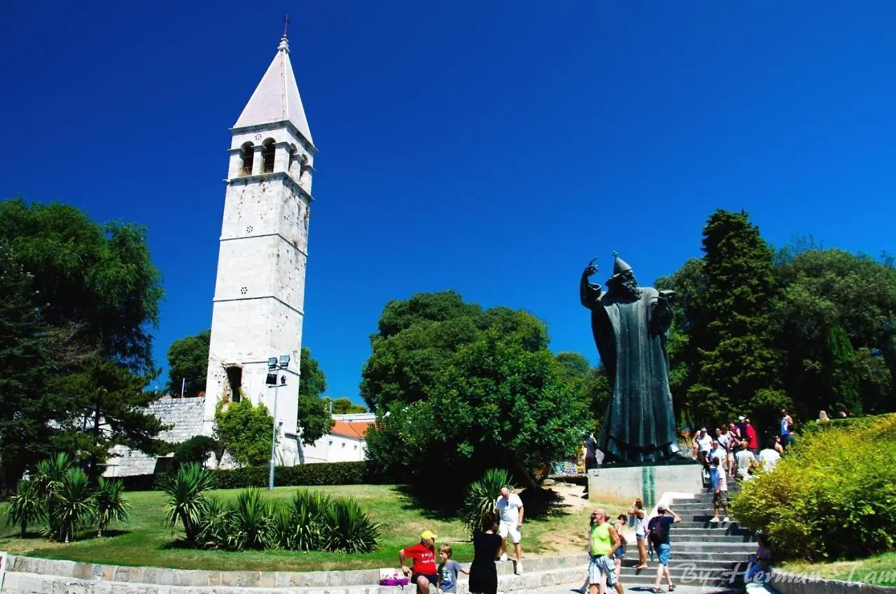 Apartment Zenta With Terrace And Sea View, 4 Min Walk To The Beach Split